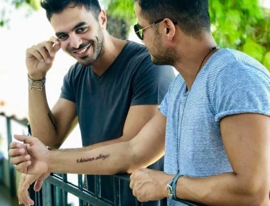 Τατουάζ «Κίνημα Αλλαγής» χτύπησε ο γραμματέας του ΚΙΝΑΛ (φωτό)